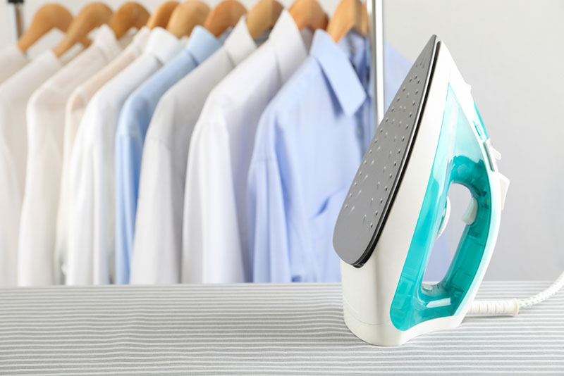 Nos femmes de ménage à domicile effectuent le repassage de vos vêtements, draps, linge de maison